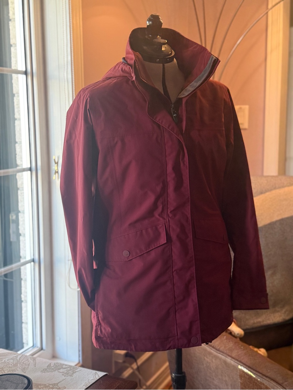 MEC Women’s Burgundy Gortex Rain Jacket
